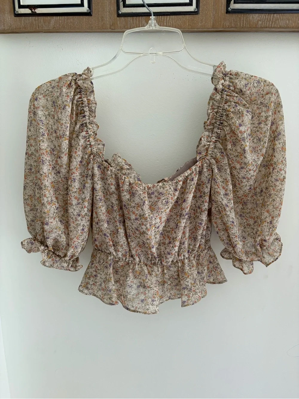 Astr Floral Puff-Sleeve Ruffle Peplum Blouse in Beige Multi